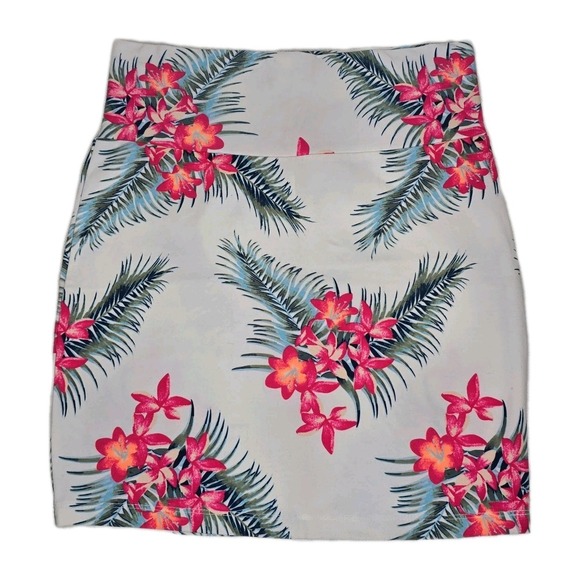 Charlotte Russe Dresses & Skirts - Charlotte Ruse Vibrant Tropical Print Skirt‎ NWOT SZ: MEDIUM